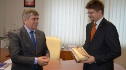 Młody naukowiec i marszałek zapraszają po stypendia